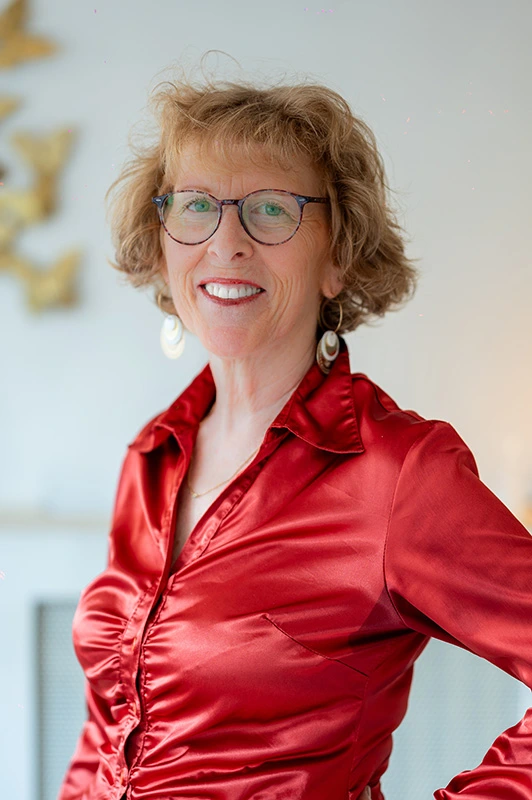 Anne - Salon de massage douceheuredesmains Nantes Photo de Anne praticienne de massage au salon Douce Heure des Mains à Nantes